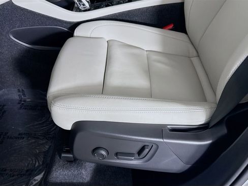 Certified 2026 Volvo XC40 B5 Ultra w/ Climate Package image 20