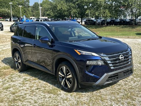 Used 2026 Nissan Rogue SL AWD/4WD image 3