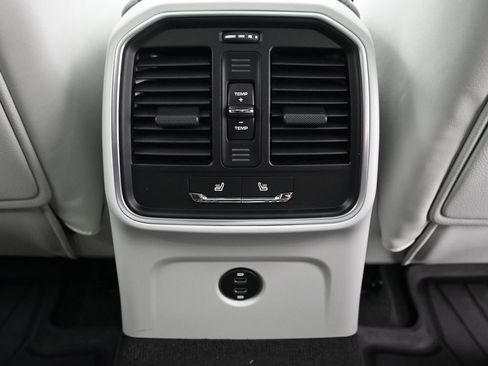 New 2026 Porsche Macan image 8