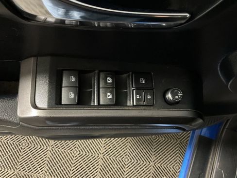Used 2018 Toyota Tacoma TRD Sport AWD/4WD image 19