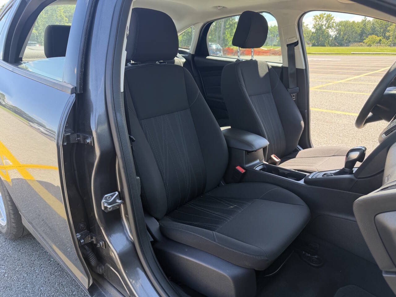 Used 2015 Ford Focus SE FWD image 11
