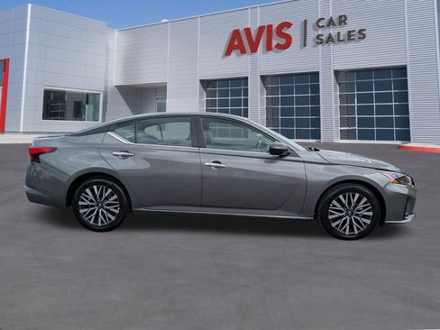 Used 2025 Nissan Altima 2.5 SV image 5