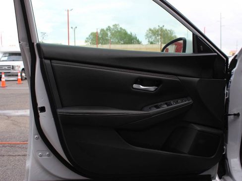 Used 2025 Nissan Sentra SV FWD image 18