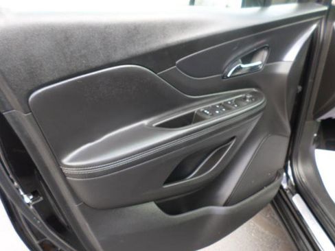 Used 2021 Buick Encore Preferred w/ Safety Package image 25