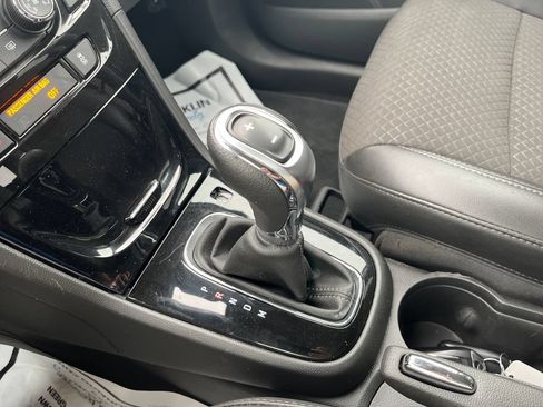 Used 2021 Buick Encore Preferred FWD image 20