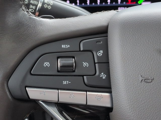 Used 2022 Cadillac Escalade Premium Luxury w/ Performance Package AWD/4WD image 27
