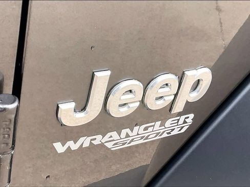 Used 2018 Jeep Wrangler Sport AWD/4WD image 29