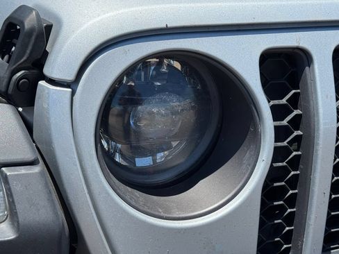 Used 2023 Jeep Wrangler Unlimited Rubicon 4xe AWD/4WD image 3