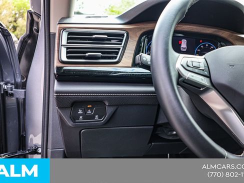 Used 2025 Volkswagen Atlas SE FWD image 22