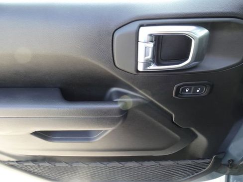 Used 2025 Jeep Wrangler Sport AWD/4WD image 8
