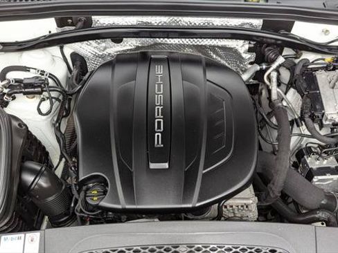Used 2019 Porsche Macan w/ Premium Package Plus AWD/4WD image 28