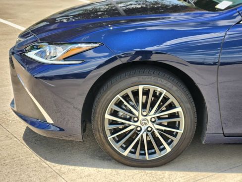 Used 2025 Lexus ES 350 w/ Premium Package FWD image 8