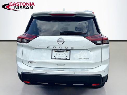 Used 2024 Nissan Rogue SV AWD/4WD image 7