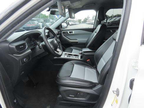 Used 2023 Ford Explorer XLT w/ Equipment Group 202A RWD image 27