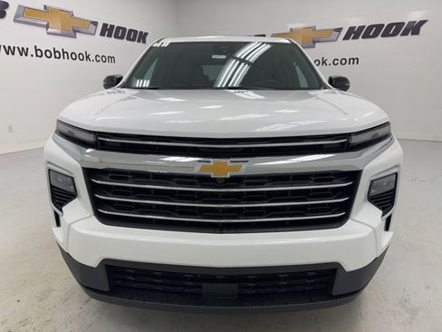 New 2026 Chevrolet Traverse LT w/ Sun and Wheel Package AWD/4WD image 2