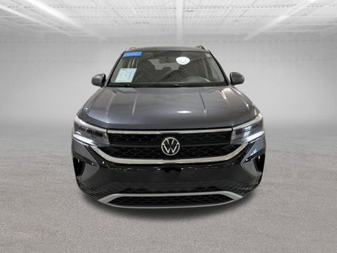 Used 2022 Volkswagen Taos SE AWD/4WD image 2