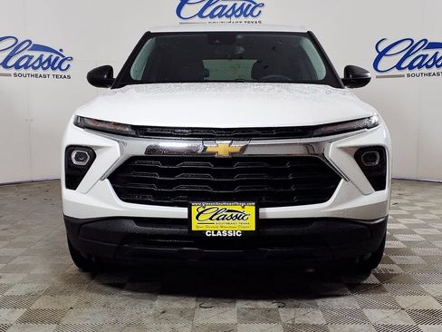 Used 2024 Chevrolet TrailBlazer LS w/ LS Convenience Package FWD image 3