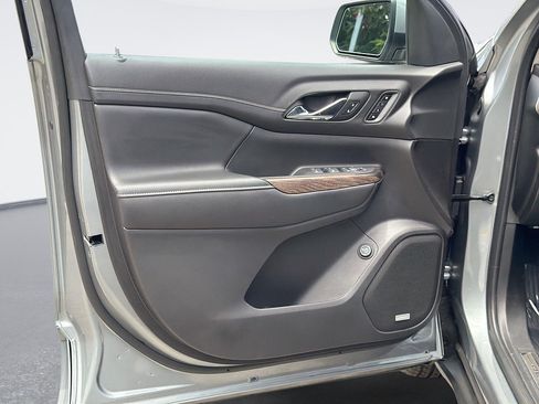 Used 2023 GMC Acadia Denali w/ Denali Technology Package FWD image 18
