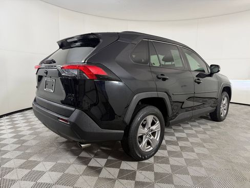 Used 2022 Toyota RAV4 XLE AWD/4WD image 8
