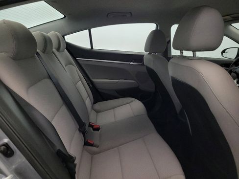 Used 2019 Hyundai Elantra SE FWD image 19