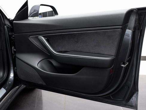 Used 2018 Tesla Model 3 Long Range image 52