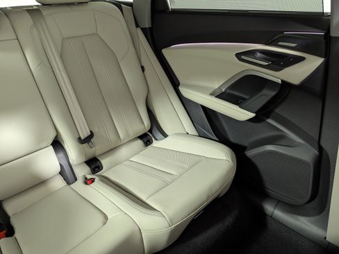 New 2025 Audi Q5 Prestige image 14