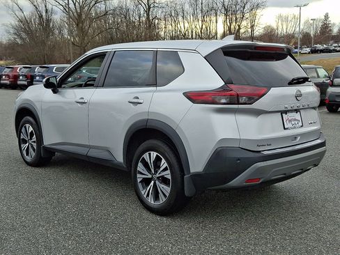 Used 2022 Nissan Rogue SV image 4