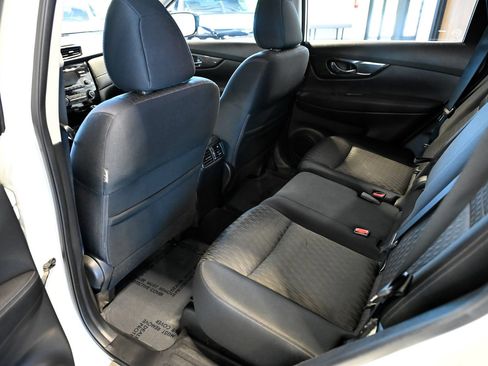 Used 2017 Nissan Rogue S FWD image 39