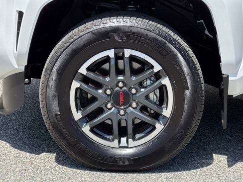 Used 2024 Toyota Tacoma TRD Sport AWD/4WD image 25