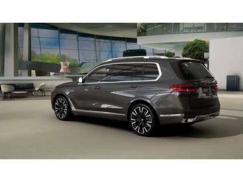 Used 2026 BMW X7 xDrive40i image 2