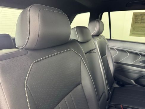 Used 2023 Volkswagen Tiguan SE R-Line FWD image 37