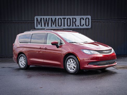 Used 2021 Chrysler Voyager Lxi FWD image 1