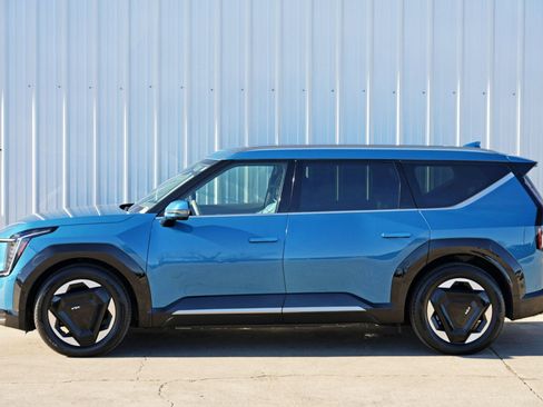 Used 2024 Kia EV9 Land image 51