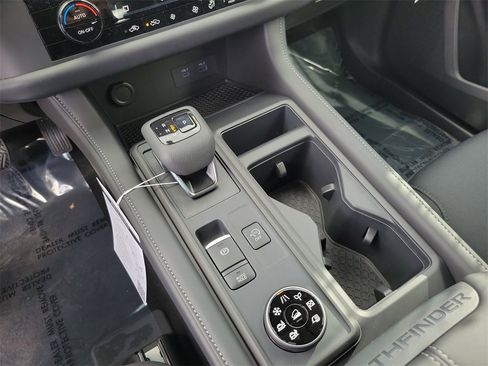 New 2025 Nissan Pathfinder S image 11