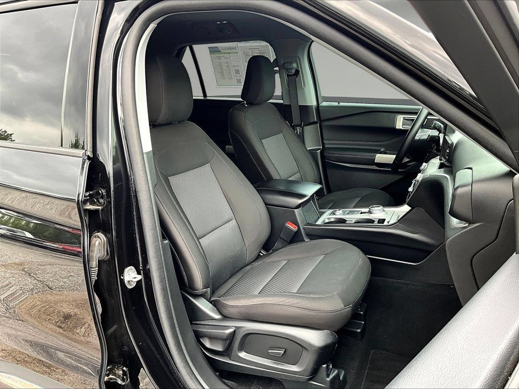 Used 2023 Ford Explorer XLT AWD/4WD image 31