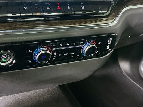 Used 2024 GMC Sierra 1500 Elevation image 24