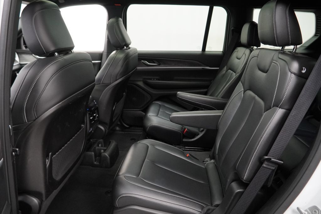 Certified 2025 Jeep Grand Cherokee L Limited AWD/4WD image 13