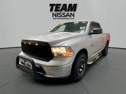 Used 2017 RAM 1500 Classic SLT AWD/4WD image 3