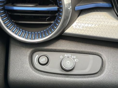 New 2026 Chevrolet Trax LT w/ Midnight Edition image 11