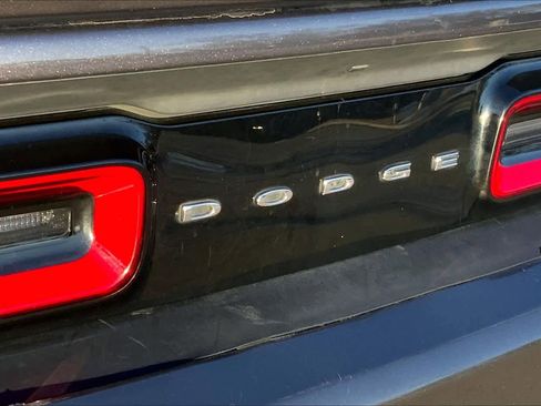 Used 2019 Dodge Challenger SXT image 27