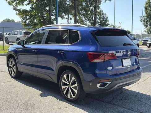Used 2022 Volkswagen Taos SE FWD image 3
