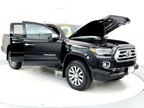 Used 2023 Toyota Tacoma Limited image 9
