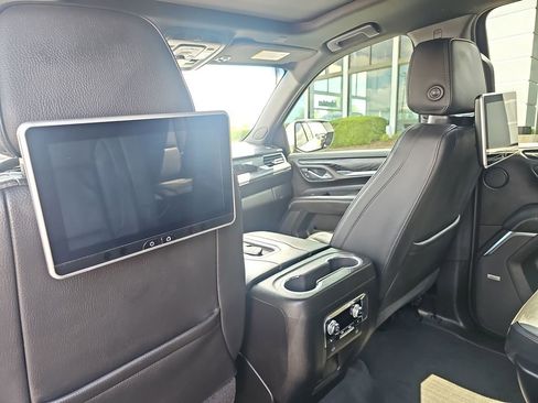 Used 2021 GMC Yukon XL Denali w/ Denali Premium Package AWD/4WD image 3