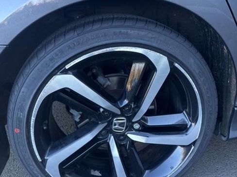 Used 2018 Honda Accord Sport image 11