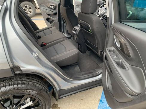 Used 2024 GMC Terrain SLE w/ Driver Convenience Package image 21