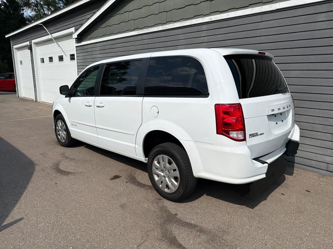 Used 2017 Dodge Grand Caravan SE w/ Power Window Group FWD image 16