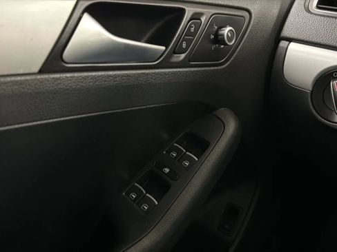 Used 2013 Volkswagen Jetta SE FWD image 14