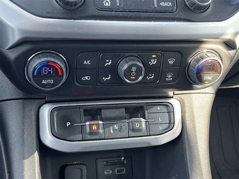 Certified 2023 GMC Acadia SLT w/ Technology Package image 22