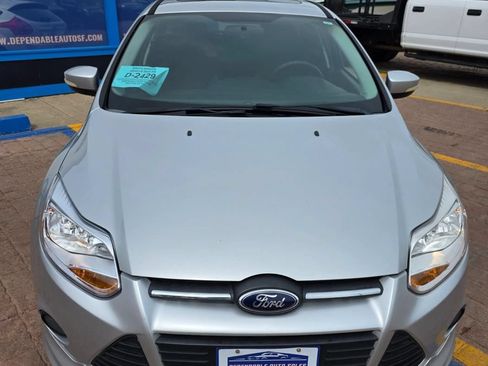 Used 2014 Ford Focus SE FWD image 2