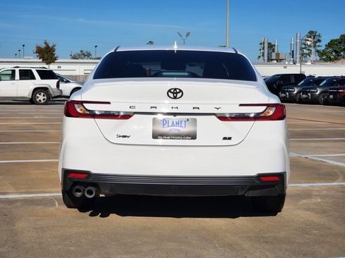 Used 2025 Toyota Camry XLE image 6